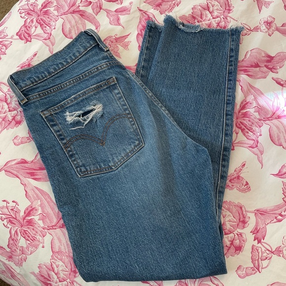 🏝️Big $10 Sale!🏝️👖 Levi’s distressed Wedgie Jeans 👖 - Picture 2 of 8